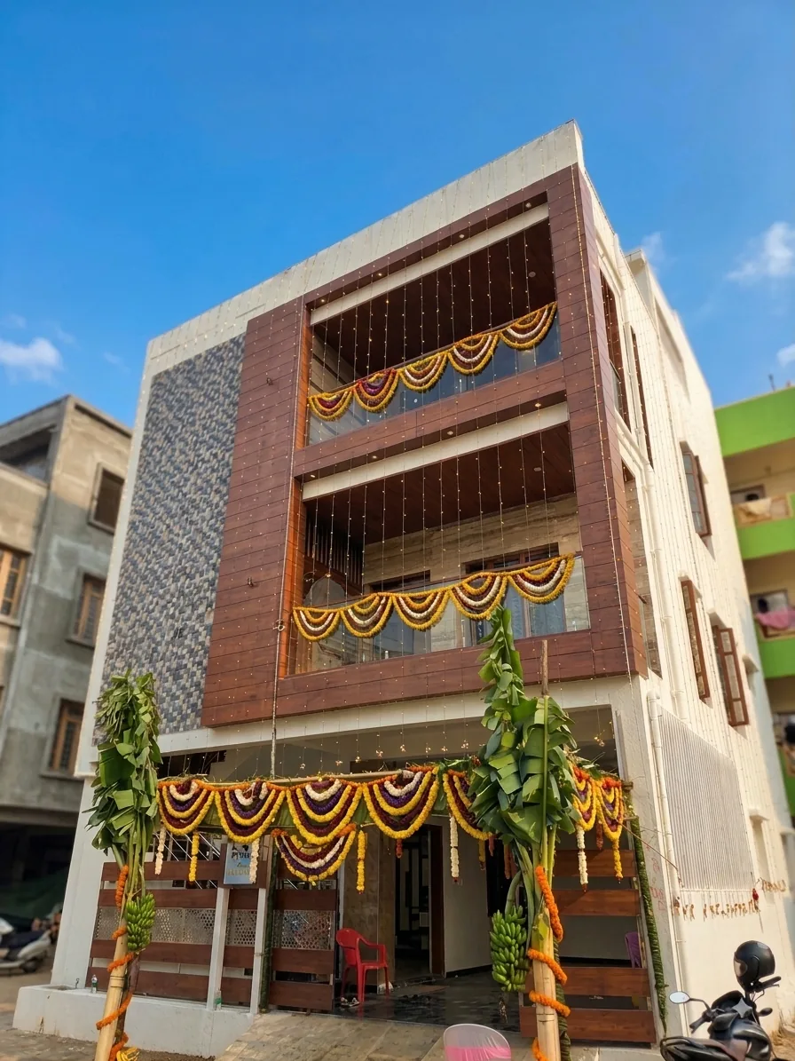 Guruprasad Residence, a completed three-storey independent house in Maragondanahalli with a wood-clad, glass-balcony façade.